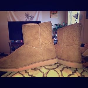 Pink Old navy boots! Never worn!!